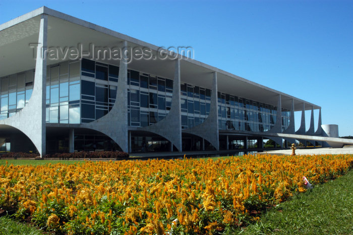 brazil335: Brazil / Brasil - Brasilia: Government HQ - Palácio do Planalto - by Oscar Niemeyer - Palácio dos Despachos -  Sede do Poder Executivo do Brasil - photo by M.Alves - (c) Travel-Images.com - Stock Photography agency - Image Bank