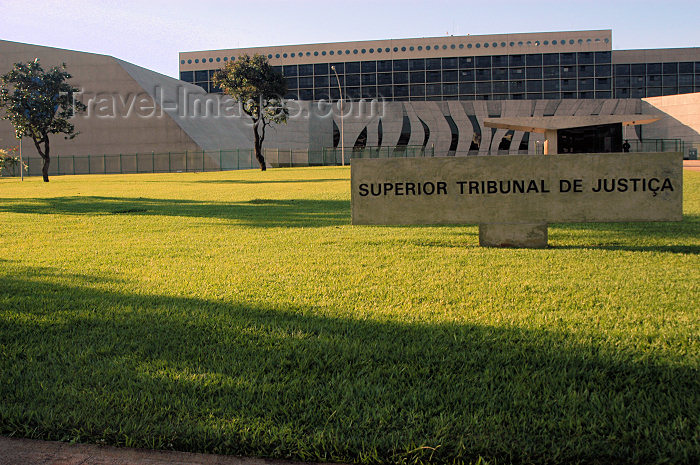 brazil336: Brazil / Brasil - Brasilia: the High Court - Superior Tribunal de Justiça - architect: Oscar Niemyer - photo by M.Alves - (c) Travel-Images.com - Stock Photography agency - Image Bank