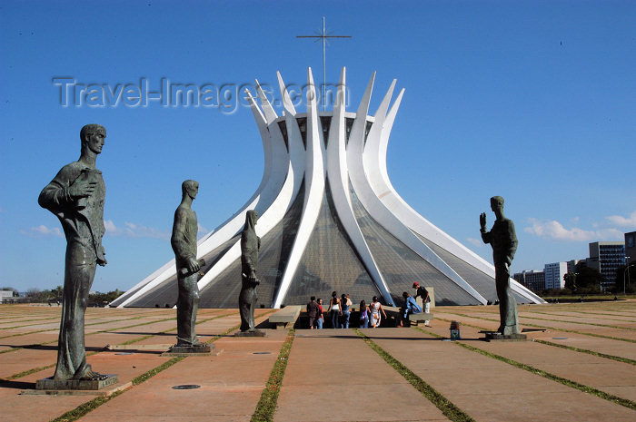 brazil352: Brazil / Brasil - Brasilia / Brasylia: the Cathedral - statues of the four evangelists - a catedral - arquitecto: Oscar Niemeyer - Catedral Metropolitana Nossa Senhora Aparecida - Unesco world heritage site - os quatro Evangelistas São Mateus, São Lucas,  - (c) Travel-Images.com - Stock Photography agency - Image Bank