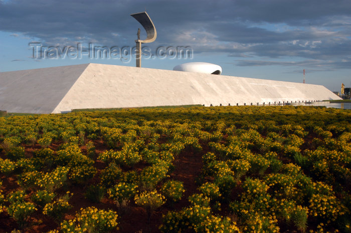 brazil361: Brazil / Brasil - Brasilia: vegetation by the Juscelino Kubitschek de Oliveira mausoleum / vegetação - photo by M.Alves - (c) Travel-Images.com - Stock Photography agency - Image Bank