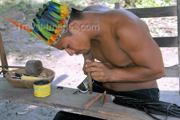 brazil363: Brazil / Brasil - Boca do Acre - Kamicuã village: Juca - indian artisan / artesão indio - Aldeia Kamicuã (photo by M.Alves) - (c) Travel-Images.com - Stock Photography agency - Image Bank