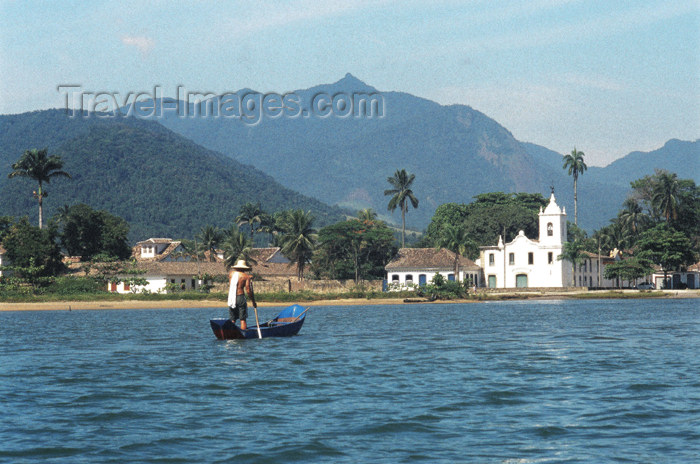 brazil366: Brazil / Brasil - Paraty (RJ): rowing towards Nossa Senhora das Dores church - remando - canoa - photo by Lewi Moraes - (c) Travel-Images.com - Stock Photography agency - Image Bank