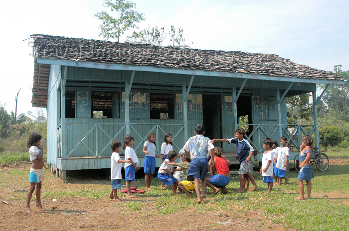 brazil368: Brazil / Brasil - Lábrea - aldeia Pedreira: the primary school - Kaxarari indians - escola primária (photo by M.Alves) - (c) Travel-Images.com - Stock Photography agency - Image Bank