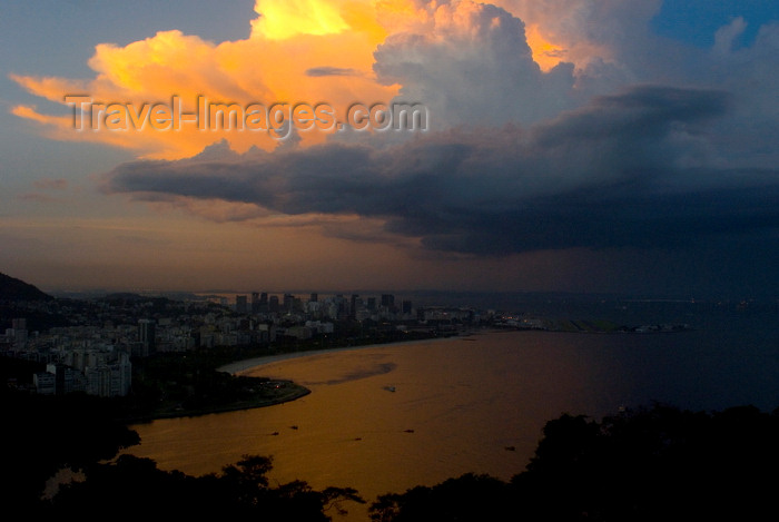 brazil425: Rio de Janeiro, RJ, Brasil / Brazil: Botafogo bay - dramatic clouds at sunset / pôr do sol sobre a baía de Botafogo - photo by L.Moraes - (c) Travel-Images.com - Stock Photography agency - Image Bank