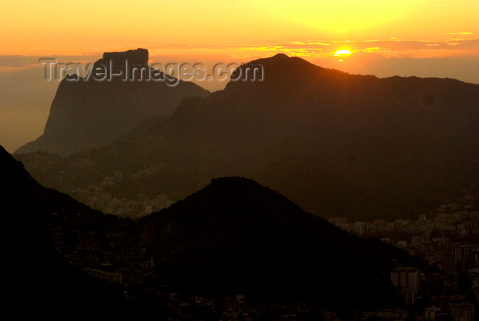 brazil429: Rio de Janeiro, RJ, Brasil / Brazil: sunset in Gavea Stone - Tijuca forest / pôr do sol na Pedra da Gávea - Floresta da Tijuca - photo by L.Moraes - (c) Travel-Images.com - Stock Photography agency - Image Bank