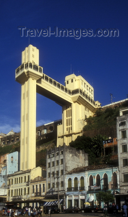 brazil430: Salvador, Bahia, Brasil / Brazil: Lacerda lift - elevador to Upper Town / Elevador Lacerda - liga a Cidade Baixa à Cidade Alta - Praça Cayru - bairro do Comércio - photo by D.Forman - (c) Travel-Images.com - Stock Photography agency - Image Bank