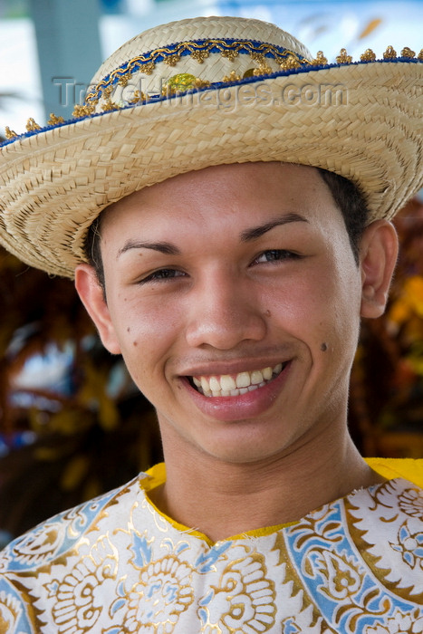 brazil436: Parintins, Amazonas, Brasil / Brazil: male dancer in straw hat - Boi-Bumbá folklore festival - Boi Caprichoso troupe / Festival Folclórico de Parintins - Bumba Meu Boi - photo by D.Smith - (c) Travel-Images.com - Stock Photography agency - Image Bank