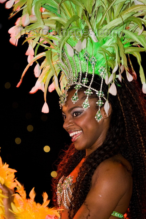 brazil456: Rio de Janeiro, RJ, Brasil / Brazil: glamorous Carnival dancer with green plumage - Mocidade Independente de Padre Miguel samba school / escola de samba Mocidade Independente de Padre Miguel - photo by D.Smith - (c) Travel-Images.com - Stock Photography agency - Image Bank