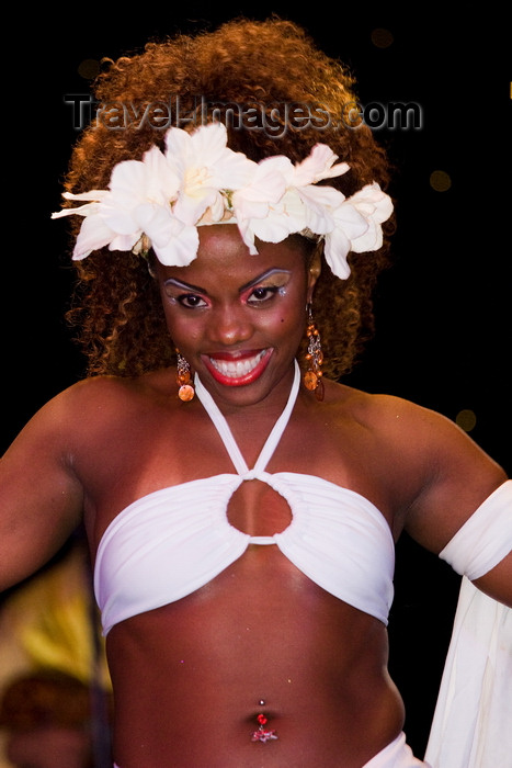 brazil457: Rio de Janeiro, RJ, Brasil / Brazil: female Carnival dancer with a white bikini and Hibiscus hair decoration - Mocidade Independente de Padre Miguel samba school / escola de samba Mocidade Independente de Padre Miguel - photo by D.Smith - (c) Travel-Images.com - Stock Photography agency - Image Bank