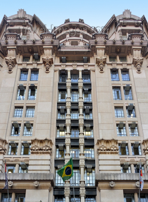 brazil474: São Paulo, Brazil: old court building - cornice crowned by two semi-domes - Art Déco style - First Court of Civil Jurisdiction / Primeiro Tribunal da Alçada Civil - architect Felisberto Ranzini, of the Ramos de Azevedo bureau - opened in 1937 as the Stock Exchange headquarters; later it housed the State Agriculture Bureau - Pátio do Colégio square - photo by M.Torres - (c) Travel-Images.com - Stock Photography agency - Image Bank