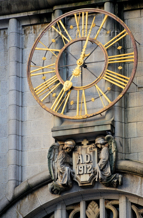 brazil484: São Paulo, Brazil: golden clock of the church of the Monastery of St. Benedict / Mosteiro de São Bento - Benedictine institution  established in 1598 - Romanesque Revival architecture, architect Richard Berndl - photo by M.Torres - (c) Travel-Images.com - Stock Photography agency - Image Bank