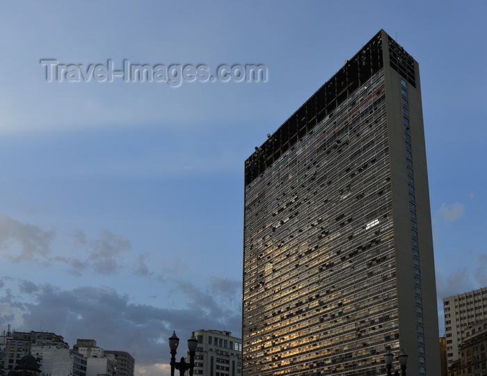 brazil493: São Paulo, Brazil: Mirante do Vale building at dusk, the tallest skyscraper in Brazil since 1960, aka Zarzur Kogan palace - designed by the engineer Waldomiro Zarzur - Prestes Maia Avenue, Anhangabaú valley - photo by M.Torres - (c) Travel-Images.com - Stock Photography agency - Image Bank
