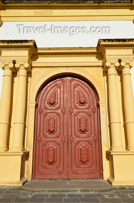 brazil511: Olinda, Pernambuco, Brazil: red gate of the Cathedral See, flanked by Ionic columns, dedicated to Jesus Christ as Savior of the World - Catedral Sé de Olinda - Historic Centre of the Town of Olinda, UNESCO World Heritage Site - photo by M.Torres - (c) Travel-Images.com - Stock Photography agency - Image Bank