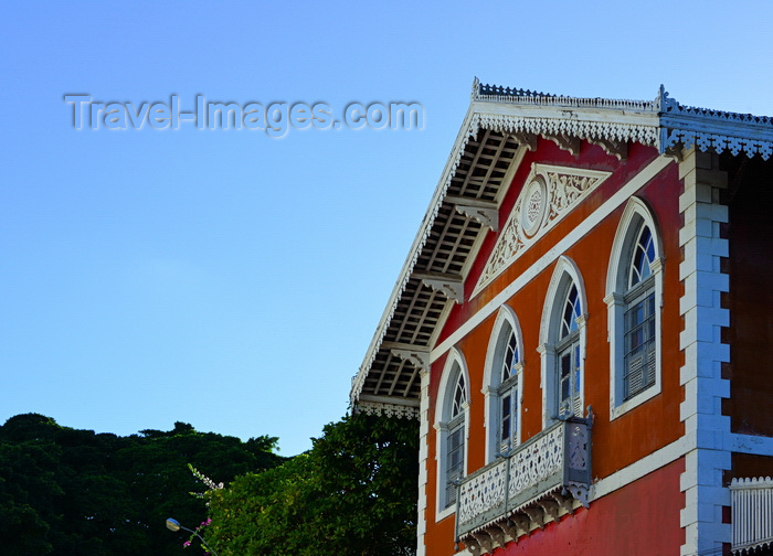 brazil520: Olinda, Pernambuco, Brazil: supposed house of John Maurice of Nassau, the Dutch governor in Brazil - building with ogive windows and ornate eaves - corner of Rua Sete de Setembro and Rua Porto Seguro - Casa de Maurício de Nassau - photo by M.Torres - (c) Travel-Images.com - Stock Photography agency - Image Bank