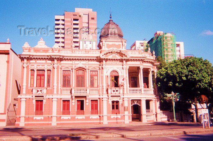 brazil54: Belo Horizonte, MG, Brazil / Brasil: red corner - Dantas mansion- designed by the Florentine architect Luigi Olivieri | esquina em vermelho - Palacete Dantas - construido pelo engenheiro José Dantas, projeto do arquiteto Luis Olivieri - abriga a Secretaria de Estado da Cultura - photo by M.Torres - (c) Travel-Images.com - Stock Photography agency - Image Bank