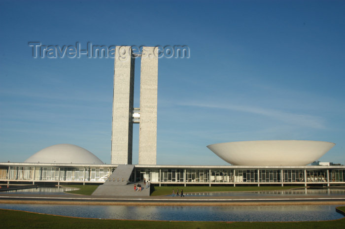 brazil87: Brazil / Brasil - Brasilia / BSB (DF): dome (the Senate), and the saucer (the Congress) - Congresso Nacional - arquitecto: Oscar Niemeyer - Unesco world heritage site - patrimonio da humanidade - photo by M.Alves - (c) Travel-Images.com - Stock Photography agency - Image Bank