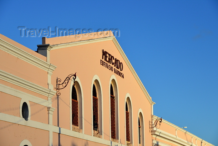 brazil93: Olinda, Pernambuco, Brazil: Eufrásio Barbosa market on Varadouro square - a Portuguese XVII century colonial building that originally hosted the Customs House - Mercado Eufrásio Barbosa / Mercado da Ribeira - photo by M.Torres - (c) Travel-Images.com - Stock Photography agency - Image Bank