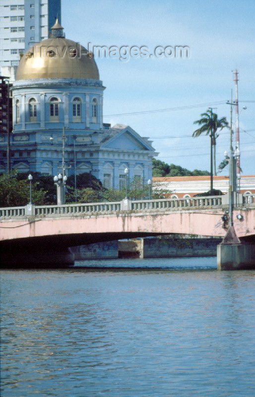 brazil96: Brazil / Brasil - Recife / REC (Pernambuco): golden dome of Assembléia e Ginásio Pernambucano e Duarte Coelho / cupola dourada - Assembléia e Ginásio Pernambucano e Ponte Duarte Coelho - photo by Francisca Rigaud - (c) Travel-Images.com - Stock Photography agency - Image Bank