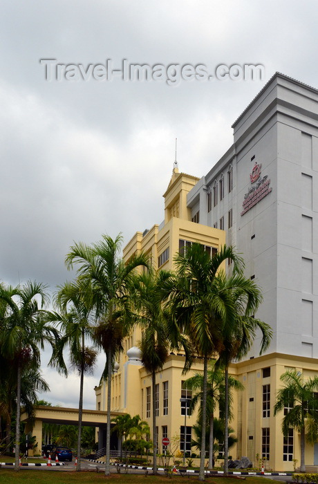 brunei1: Bandar Seri Begawan, Brunei Darussalam: facade of the City Hall building, called Municipal Department, Jalan Kumbang Pasang - photo by M.Torres - (c) Travel-Images.com - Stock Photography agency - Image Bank