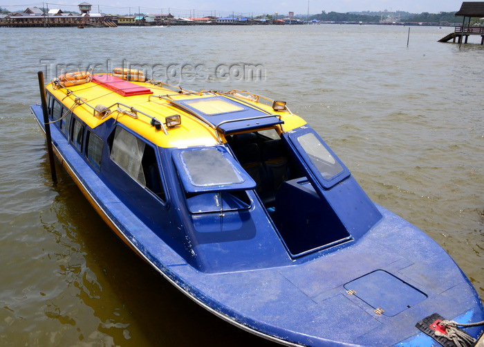 brunei111: Bandar Seri Begawan, Brunei Darussalam: boat linking the capital to Bangar in the Temburong exclave - Residency Road - photo by M.Torres - (c) Travel-Images.com - Stock Photography agency - Image Bank