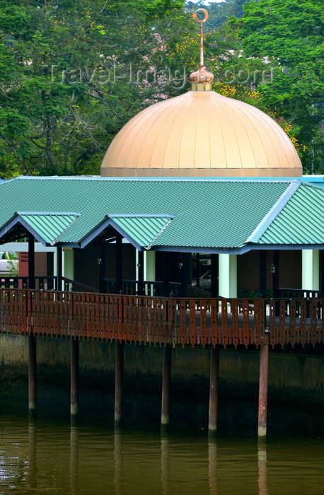 brunei118: Bangar, Temburong District, Brunei Darussalam: small riverside mosque of the government complex - photo by M.Torres - (c) Travel-Images.com - Stock Photography agency - Image Bank