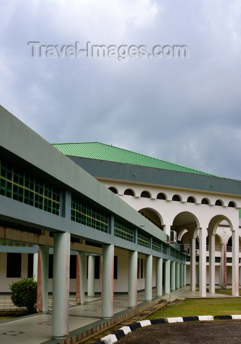 brunei122: Bangar, Temburong District, Brunei Darussalam: covered passage in the government complex - photo by M.Torres - (c) Travel-Images.com - Stock Photography agency - Image Bank