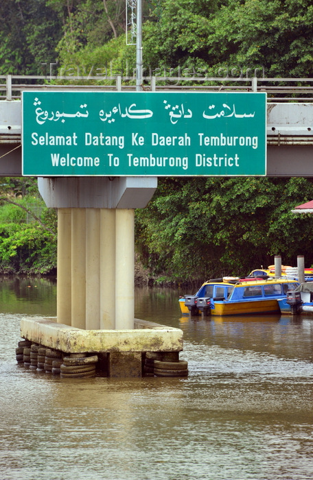 brunei124: Bangar, Temburong District, Brunei Darussalam: tri-lingual welcome sign on the city center bridge - photo by M.Torres - (c) Travel-Images.com - Stock Photography agency - Image Bank