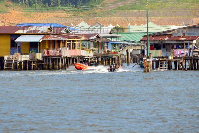 brunei133: Bandar Seri Begawan, Brunei Darussalam: water taxis provide fast transportation between the water villages and to the city, Kampong Pg Setia Negara - palafittes - photo by M.Torres - (c) Travel-Images.com - Stock Photography agency - Image Bank