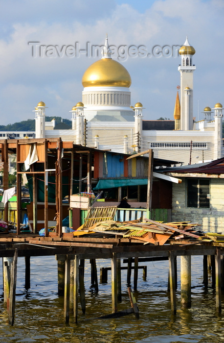 brunei136: Bandar Seri Begawan, Brunei Darussalam: ruined building at Kampong Pemacha water village and Sultan Omar Ali Saifuddin mosque - photo by M.Torres - (c) Travel-Images.com - Stock Photography agency - Image Bank