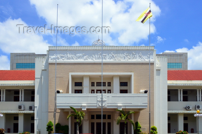 brunei14: Bandar Seri Begawan, Brunei Darussalam: British colonial architecture, the Secretariat Building, Prime Minister's office - Elizabeth II street - photo by M.Torres - (c) Travel-Images.com - Stock Photography agency - Image Bank