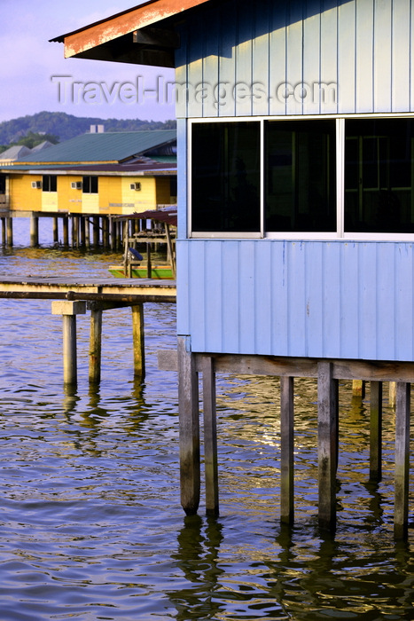 brunei146: Bandar Seri Begawan, Brunei Darussalam: Kampong Pg. Kerma Indra Lama water village, houses on stilts - photo by M.Torres - (c) Travel-Images.com - Stock Photography agency - Image Bank