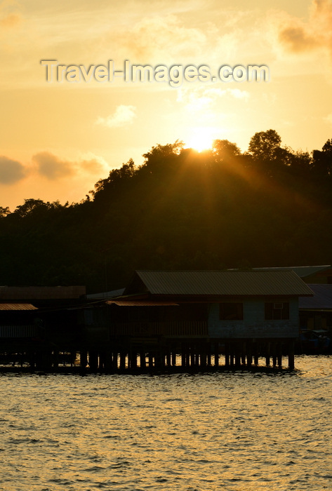 brunei148: Bandar Seri Begawan, Brunei Darussalam: sunset over Kampong Pg. Kerma Indra Lama water village - photo by M.Torres - (c) Travel-Images.com - Stock Photography agency - Image Bank