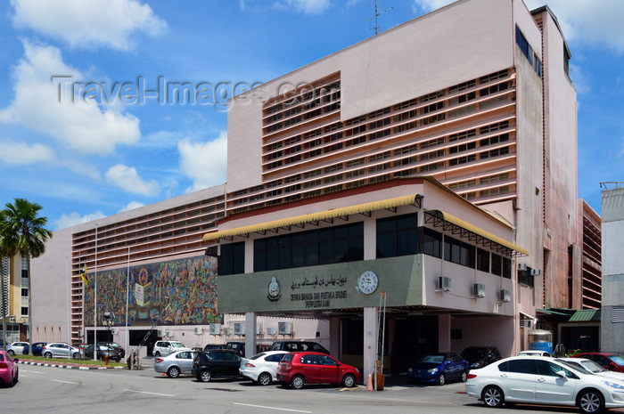 brunei15: Bandar Seri Begawan, Brunei Darussalam: Brunei's public library - main entrance on Elizabeth Dua street - photo by M.Torres - (c) Travel-Images.com - Stock Photography agency - Image Bank