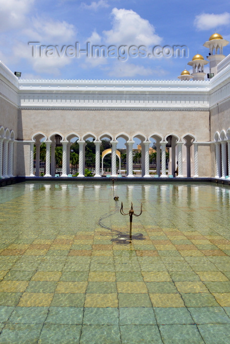 brunei18: Bandar Seri Begawan, Brunei Darussalam: Sultan Omar Ali Saifuddin mosque - ablutions fountain - photo by M.Torres - (c) Travel-Images.com - Stock Photography agency - Image Bank