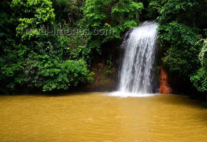 brunei2: Bandar Seri Begawan, Brunei Darussalam: waterfall surrounded by lush tropical vegetation, Tasek Lama Recreational Park - photo by M.Torres - (c) Travel-Images.com - Stock Photography agency - Image Bank