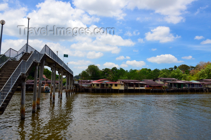 brunei28: Bandar Seri Begawan, Brunei Darussalam: Kampong Ujong Bukit water village - elevated walkway - photo by M.Torres - (c) Travel-Images.com - Stock Photography agency - Image Bank