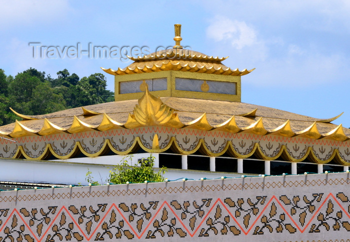 brunei38: Bandar Seri Begawan, Brunei Darussalam: ornate golden roof of the Royal ceremonial hall - Lapau Diraja - photo by M.Torres - (c) Travel-Images.com - Stock Photography agency - Image Bank
