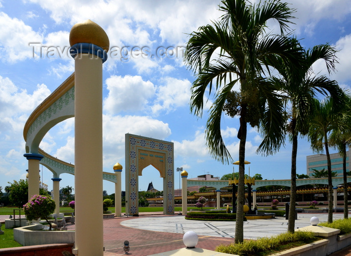 brunei45: Bandar Seri Begawan, Brunei Darussalam: entrance to Sultan Omar Ali Saifuddin field  (Padang SOAS) - photo by M.Torres - (c) Travel-Images.com - Stock Photography agency - Image Bank