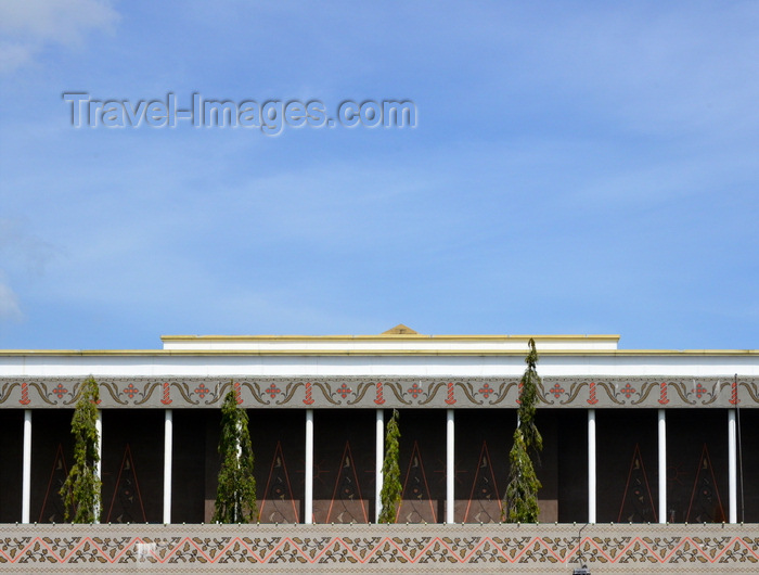 brunei47: Bandar Seri Begawan, Brunei Darussalam: facade of the old Parliament House - Dewan Majlis - photo by M.Torres - (c) Travel-Images.com - Stock Photography agency - Image Bank