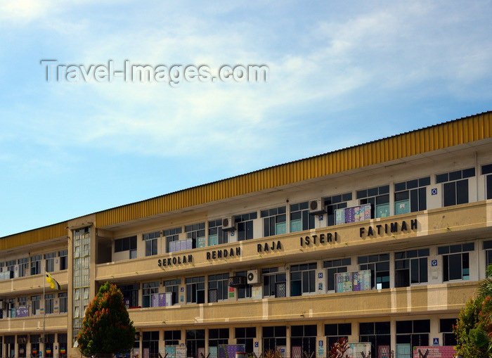 brunei56: Bandar Seri Begawan, Brunei Darussalam: Raja Isteri Fatimah primary school - photo by M.Torres - (c) Travel-Images.com - Stock Photography agency - Image Bank