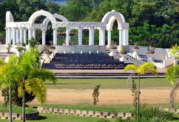 brunei57: Bandar Seri Begawan, Brunei Darussalam: Silver Jubilee Park, celebrates the jubilee of Sultan Haji Hassanal Bolkiah - photo by M.Torres - (c) Travel-Images.com - Stock Photography agency - Image Bank