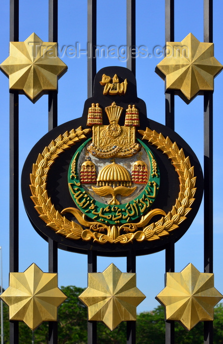 brunei60: Bandar Seri Begawan, Brunei Darussalam: emblem of the Sultan - crescent, royal winged parasol, crown, with Allah at the top - Jame Asr Hassanil Bolkiah mosque - photo by M.Torres - (c) Travel-Images.com - Stock Photography agency - Image Bank