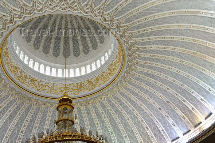 brunei65: Bandar Seri Begawan, Brunei Darussalam: Jame Asr Hassanil Bolkiah mosque, aka Kiarong mosque - dome interior - photo by M.Torres - (c) Travel-Images.com - Stock Photography agency - Image Bank