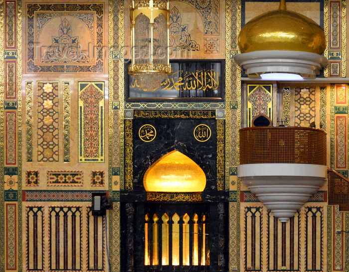 brunei66: Bandar Seri Begawan, Brunei Darussalam: Jame Asr Hassanil Bolkiah mosque, aka Kiarong mosque - gilded mirhab and minbar in the prayer hall - photo by M.Torres - (c) Travel-Images.com - Stock Photography agency - Image Bank