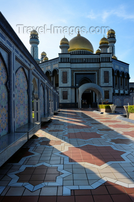 brunei68: Bandar Seri Begawan, Brunei Darussalam: Jame Asr Hassanil Bolkiah mosque, aka Kiarong mosque - from the patio - photo by M.Torres - (c) Travel-Images.com - Stock Photography agency - Image Bank