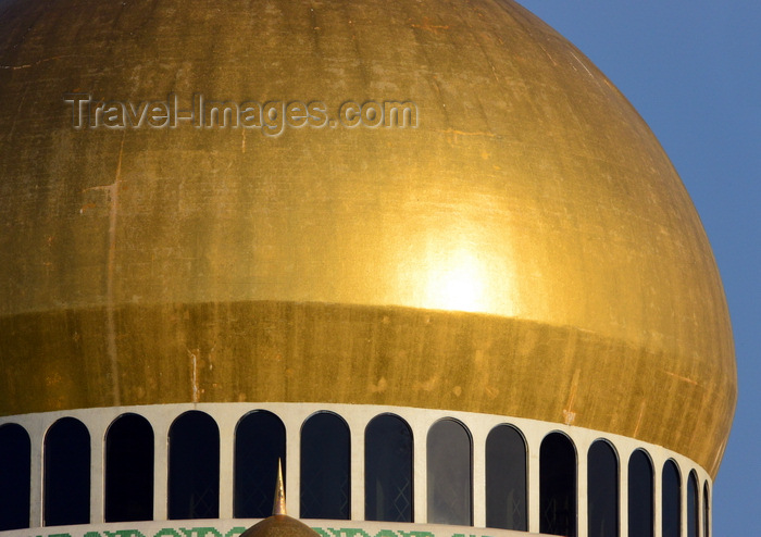 brunei70: Bandar Seri Begawan, Brunei Darussalam: golden dome of the Jame Asr Hassanil Bolkiah mosque, reflecting the sun - modern Islamic architecture - photo by M.Torres - (c) Travel-Images.com - Stock Photography agency - Image Bank