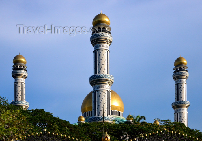 brunei71: Bandar Seri Begawan, Brunei Darussalam: Jame Asr Hassanil Bolkiah mosque, aka Kiarong mosque - minarets and central dome - photo by M.Torres - (c) Travel-Images.com - Stock Photography agency - Image Bank