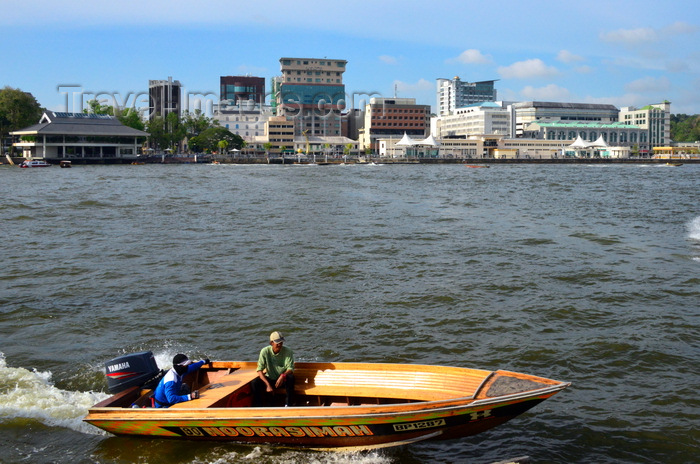 brunei87: Bandar Seri Begawan, Brunei Darussalam: water taxi and skyline from the Brunei river - buildings on the waterfront, McArthur street - photo by M.Torres - (c) Travel-Images.com - Stock Photography agency - Image Bank