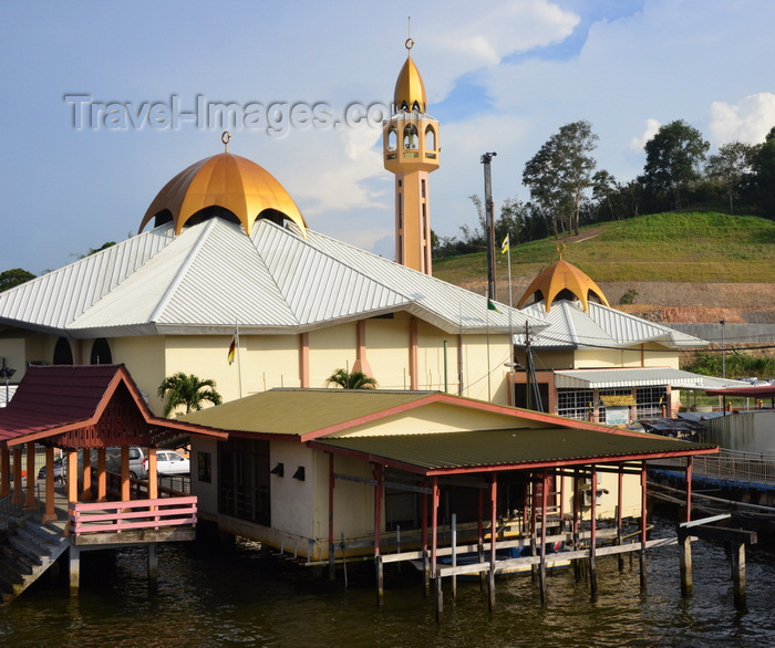 brunei91: Bandar Seri Begawan, Brunei Darussalam: Al-Muhtadee Billah Mosque, serving Kampong Sungai Kebun water village - photo by M.Torres - (c) Travel-Images.com - Stock Photography agency - Image Bank