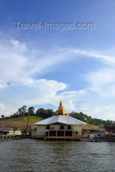 brunei96: Bandar Seri Begawan, Brunei Darussalam: Al-Muhtadee Billah Mosque, built over the water - Kampong Sungai Kebun water village - photo by M.Torres - (c) Travel-Images.com - Stock Photography agency - Image Bank